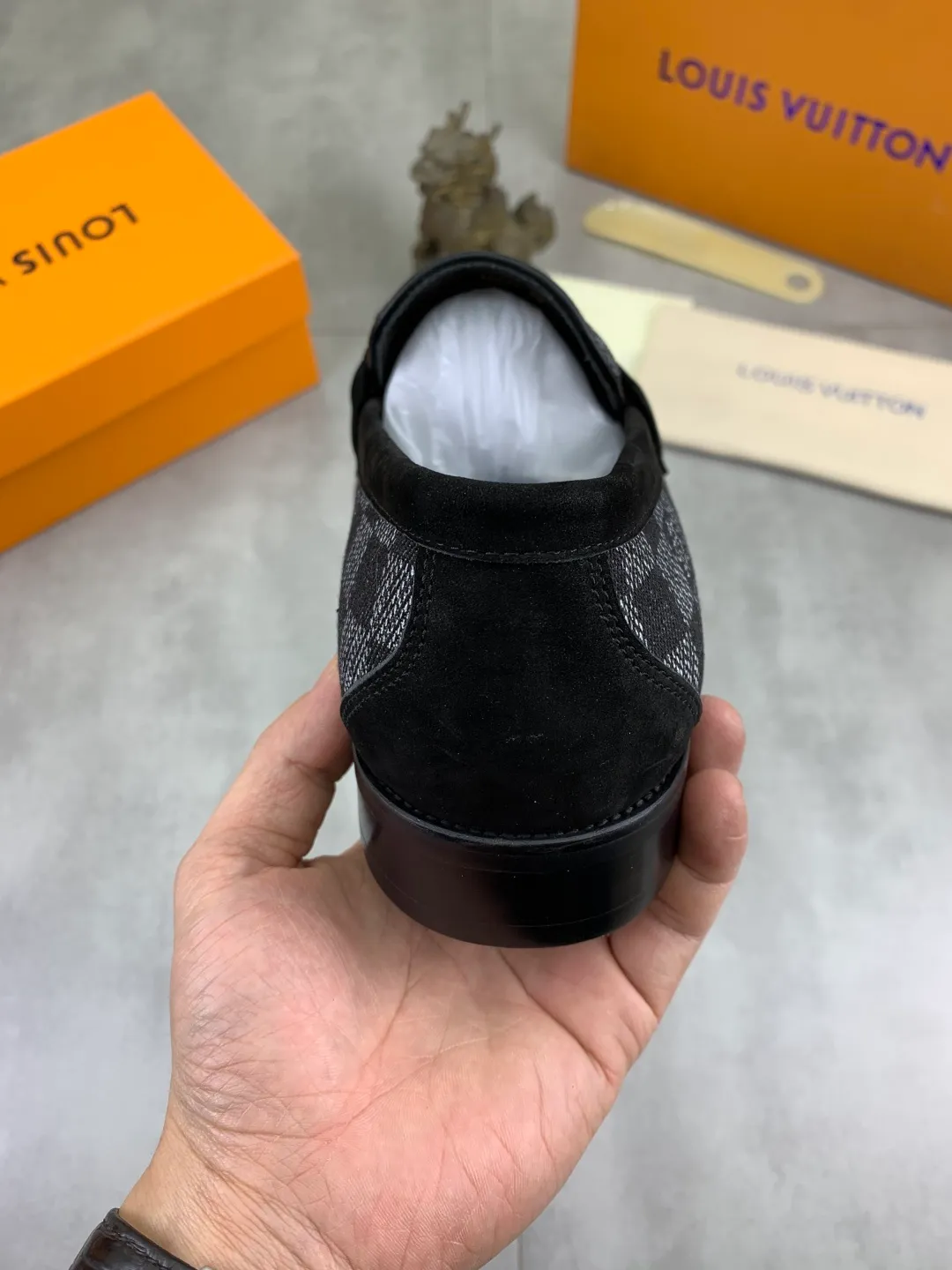 Men's men's shoes 💰P520 New style 💶[LOUIS VUITTON] Water-dyed Niuli Original order New style 🍀LV Louis Vuitton *——Top version of LV classic leather shoes! Made of imported original calfskin, original leather side strips and wear-resistant high-end rubber outsole! High quality products! Color: Black optional Size: 39-44 (45 customized)
